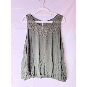 Torrid Olive Green Lace Yoke Tank Top – Size 2 – EUC